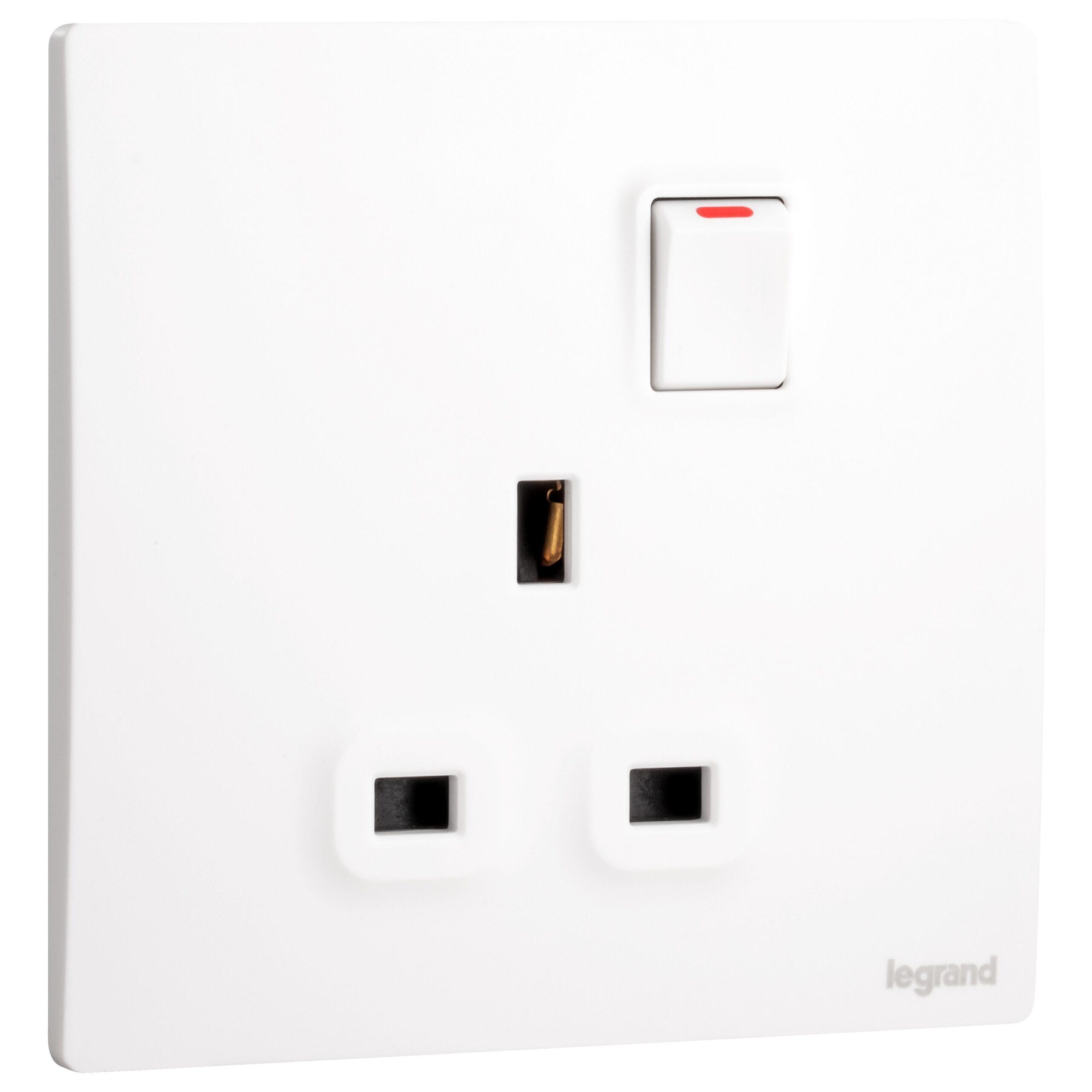 LEGRAND MALLIA SENSES/WHITE 1G BS 13A SP SWITCHED SOCKET